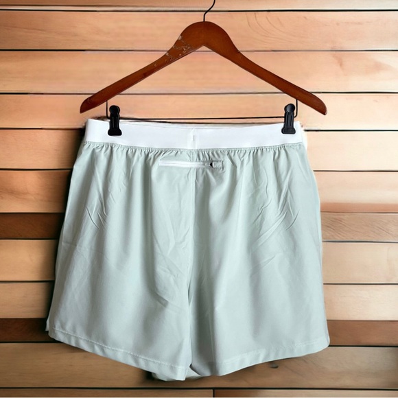 NEW! Under Armour Men’s Run Up the Pace Shorts - 5”, Built-In Brief White Large - Picture 2 of 5